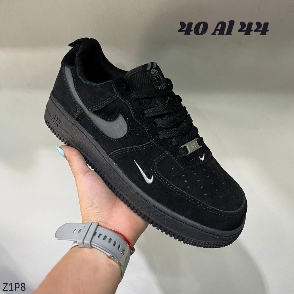 AF1 NEGRO GAMUZA (40)